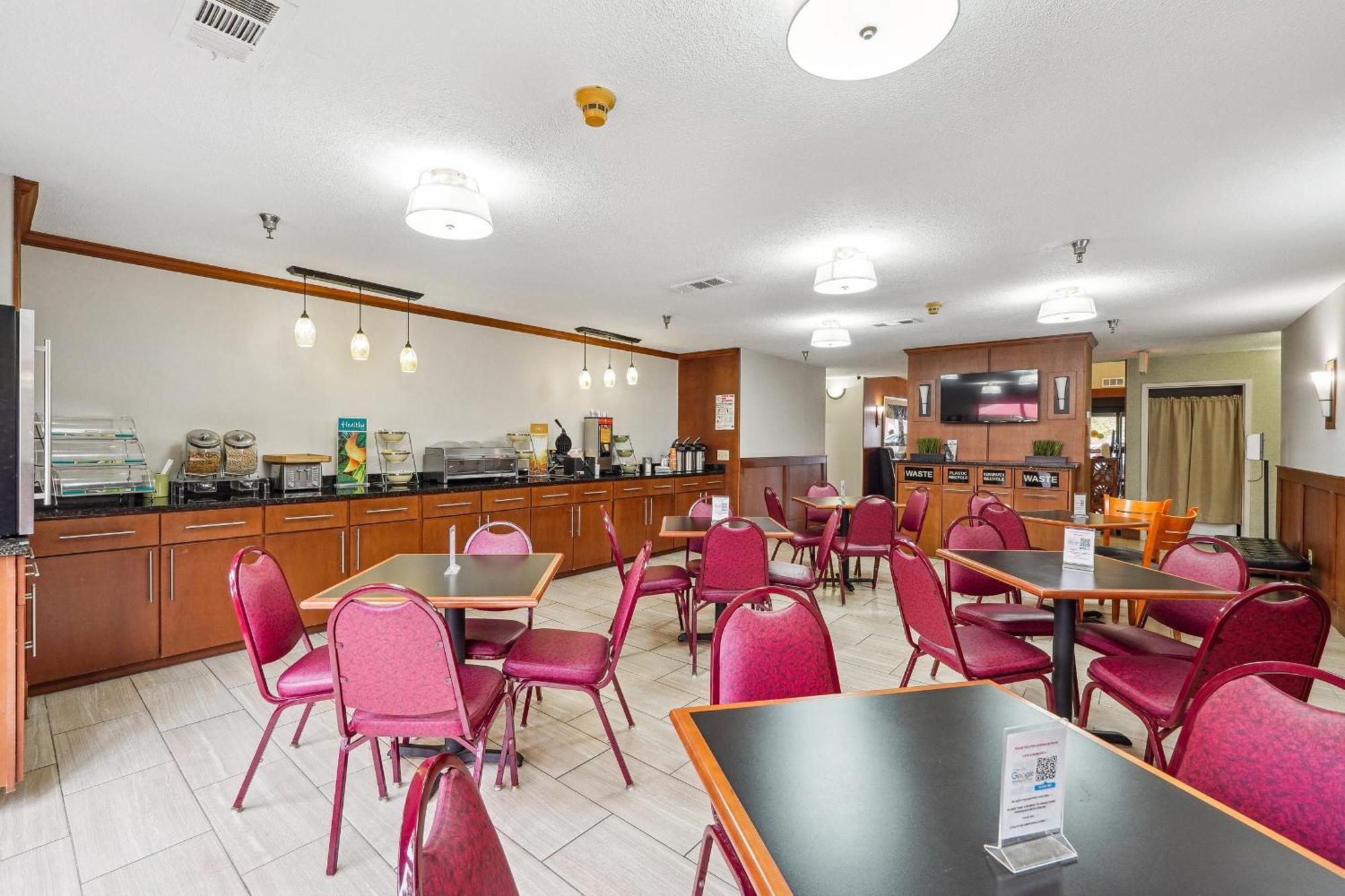 Quality Inn & Suites Dawsonville Buitenkant foto