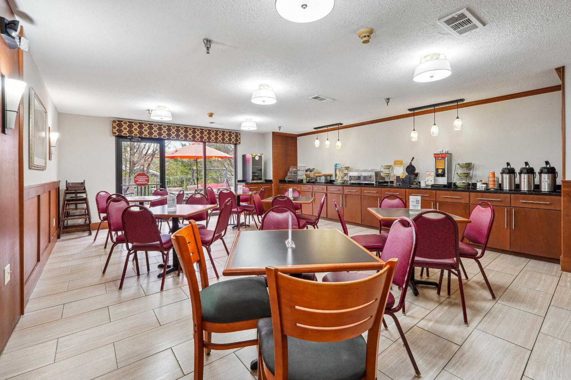 Quality Inn & Suites Dawsonville Buitenkant foto