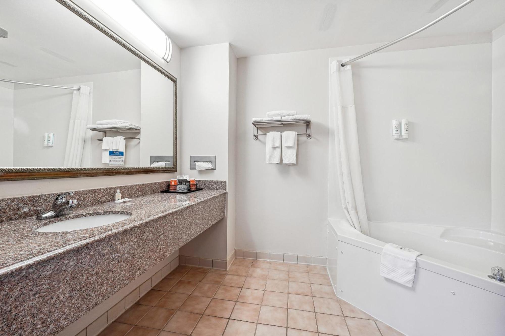 Quality Inn & Suites Dawsonville Buitenkant foto