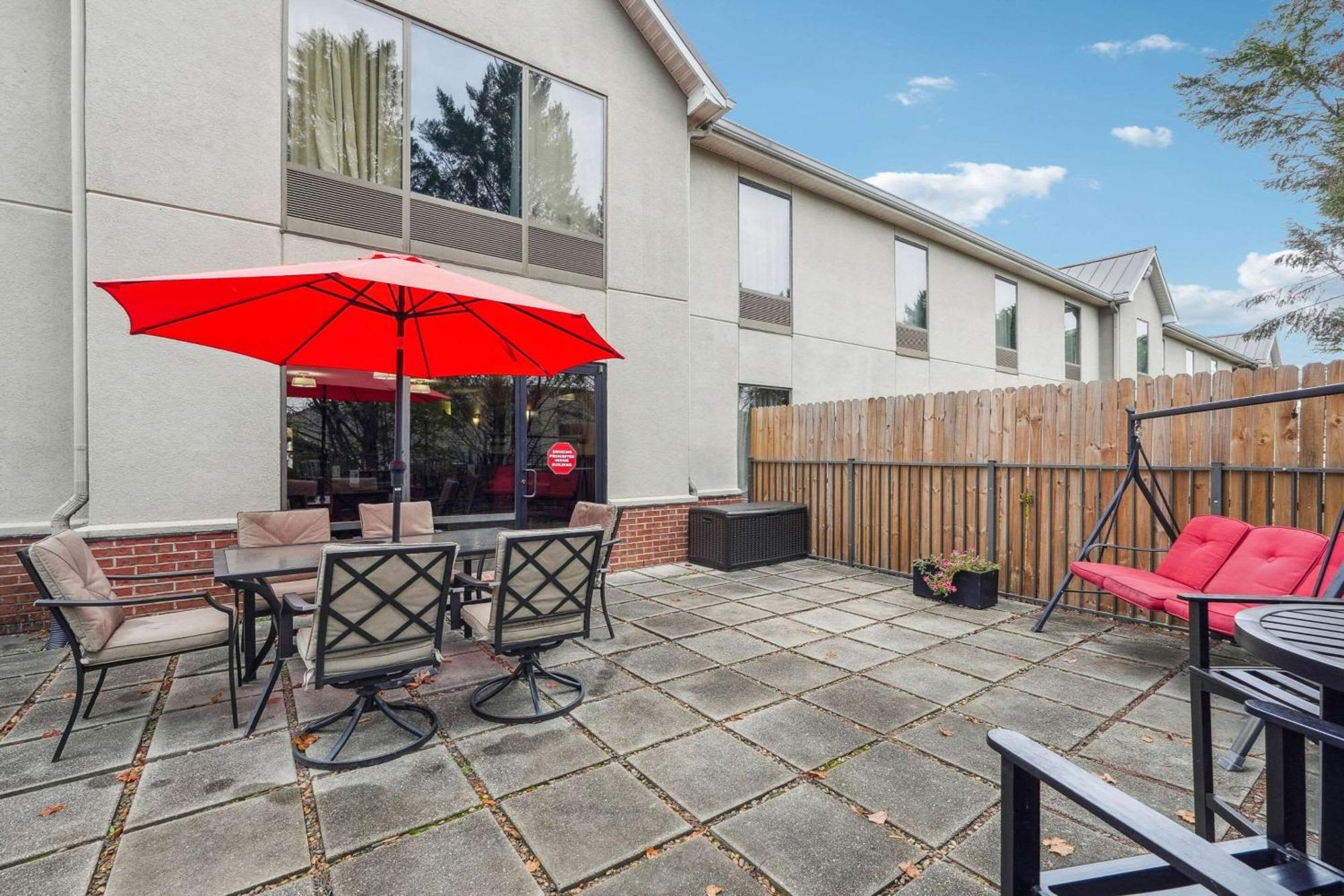Quality Inn & Suites Dawsonville Buitenkant foto