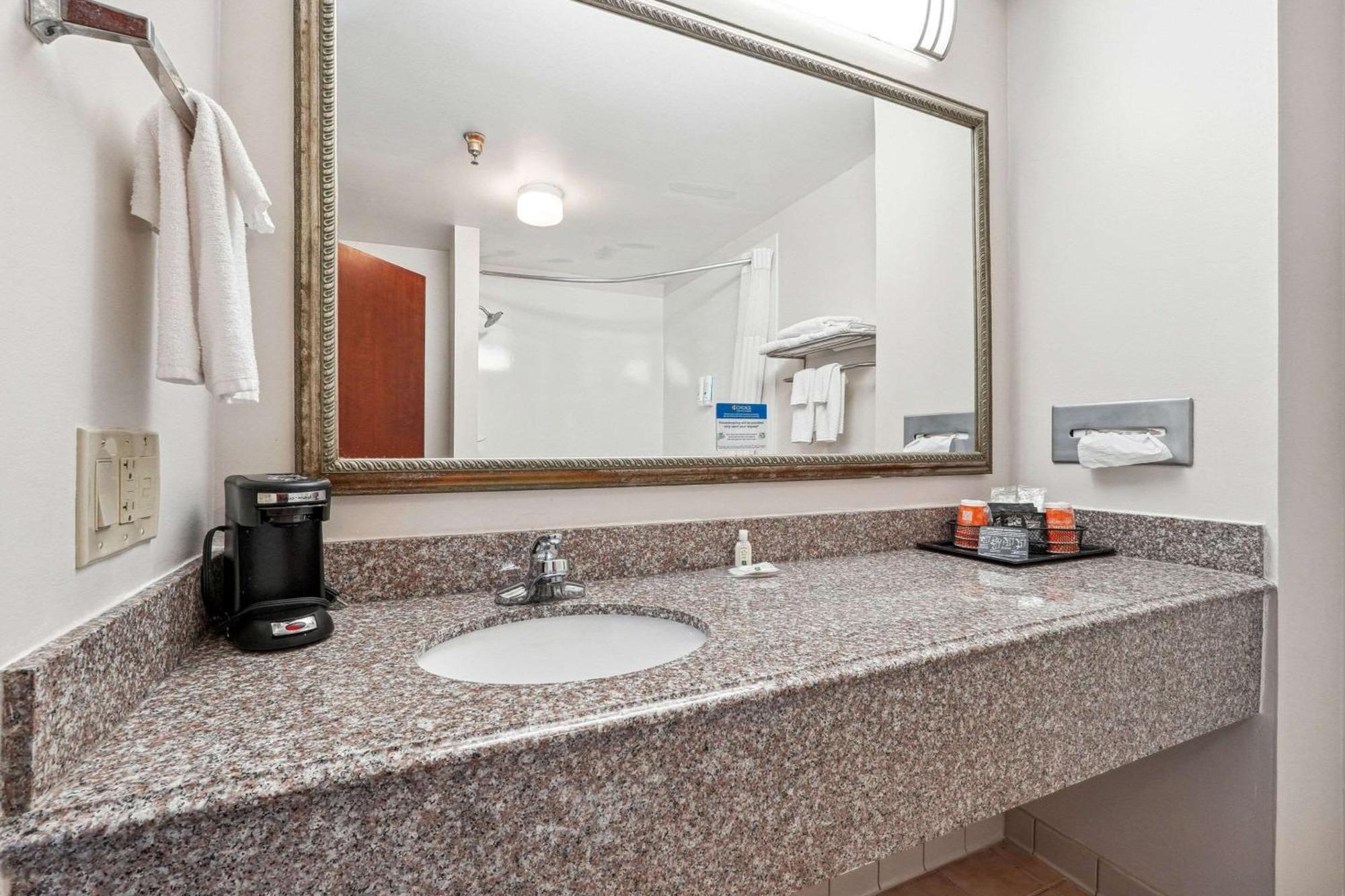 Quality Inn & Suites Dawsonville Buitenkant foto