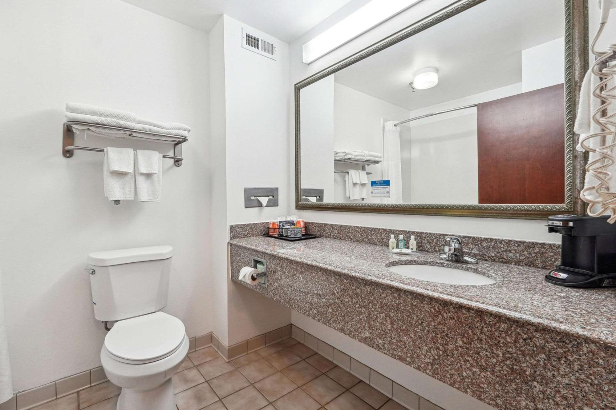 Quality Inn & Suites Dawsonville Buitenkant foto