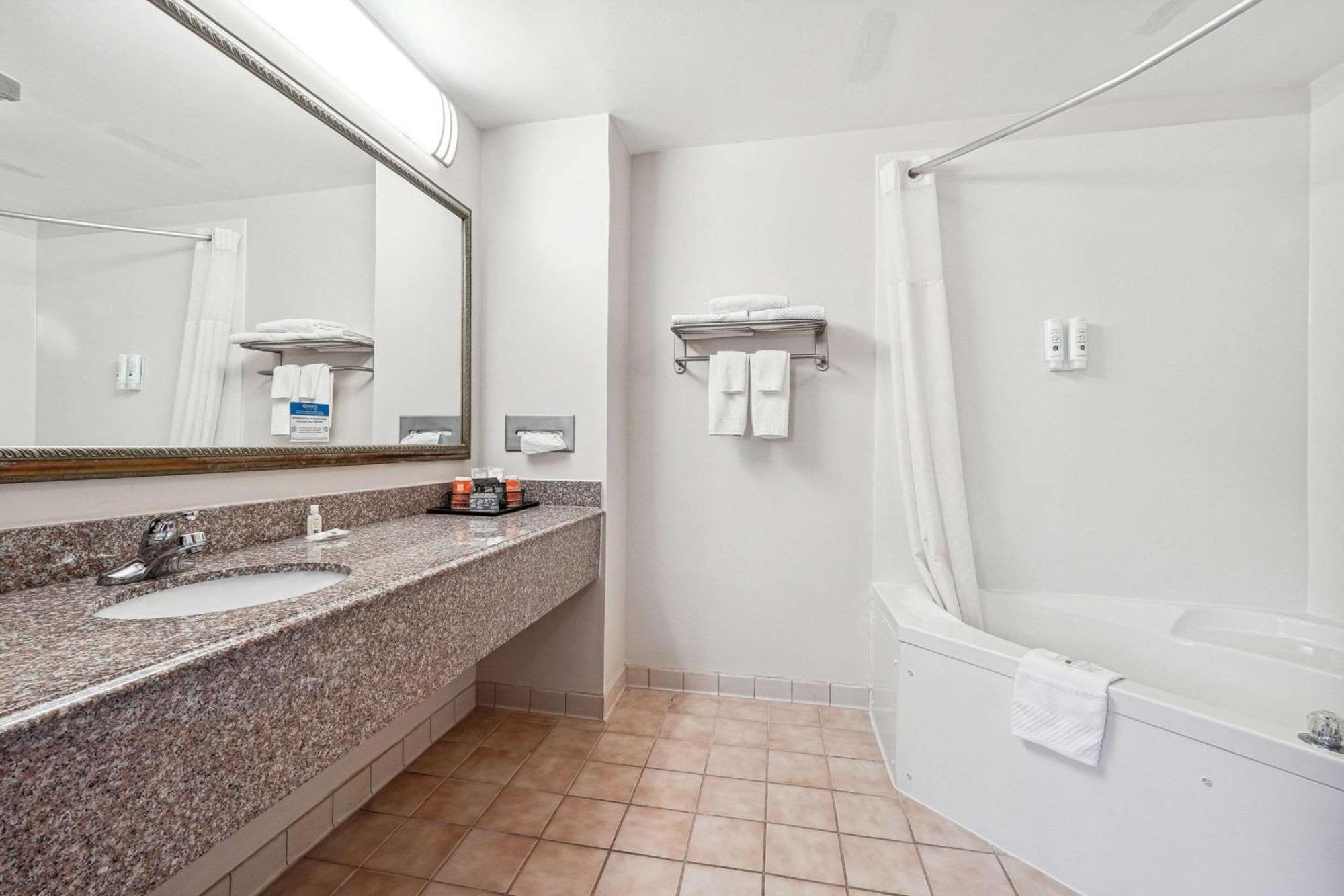 Quality Inn & Suites Dawsonville Buitenkant foto