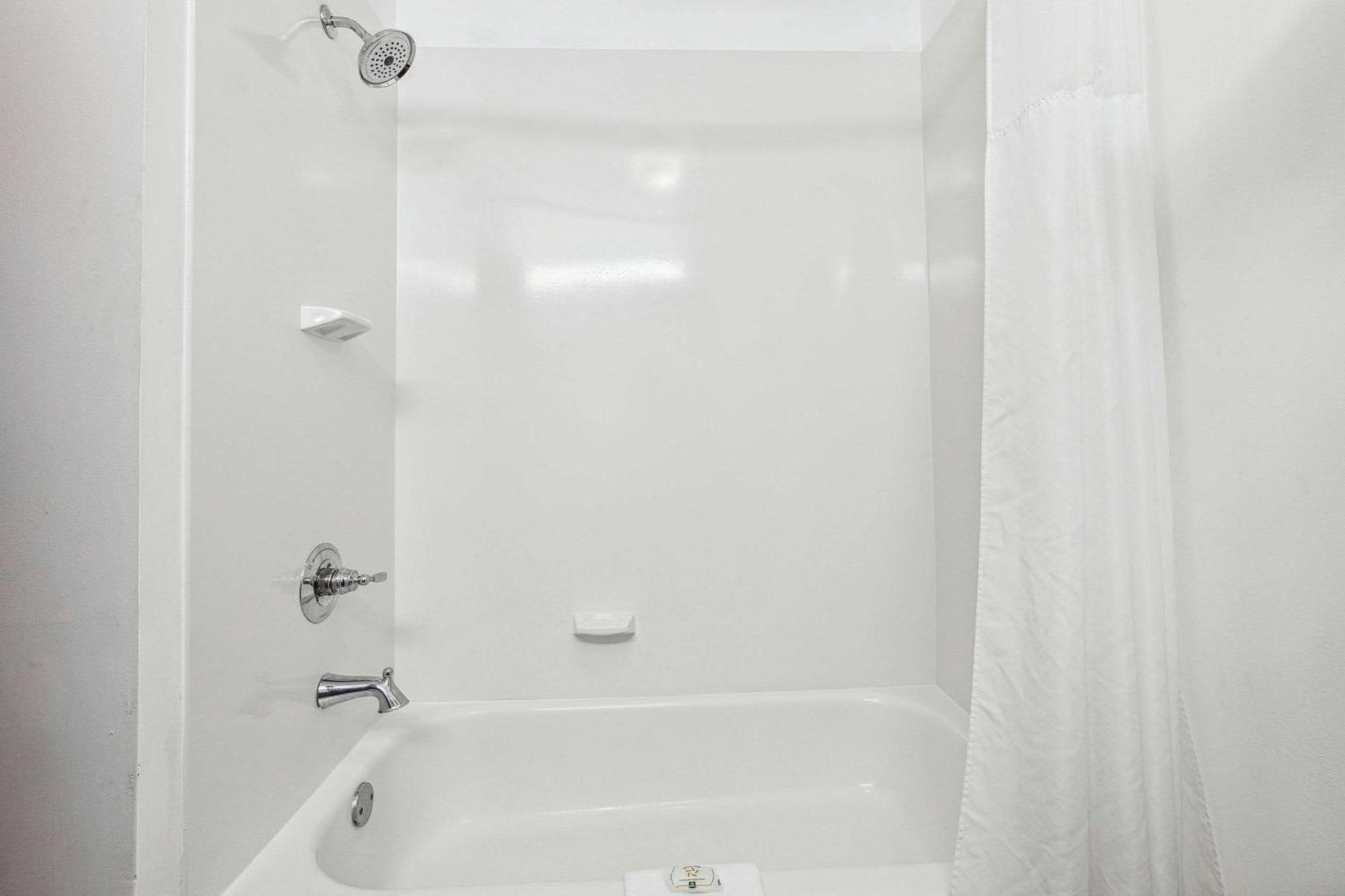 Quality Inn & Suites Dawsonville Buitenkant foto