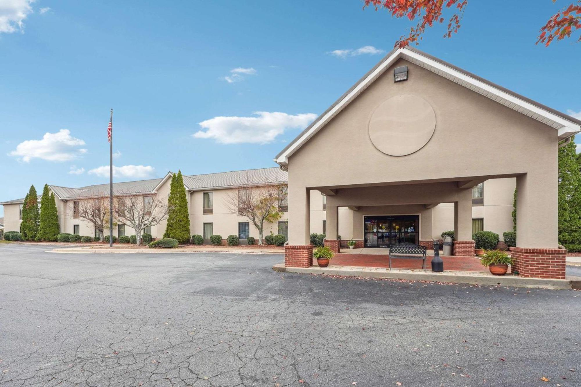 Quality Inn & Suites Dawsonville Buitenkant foto