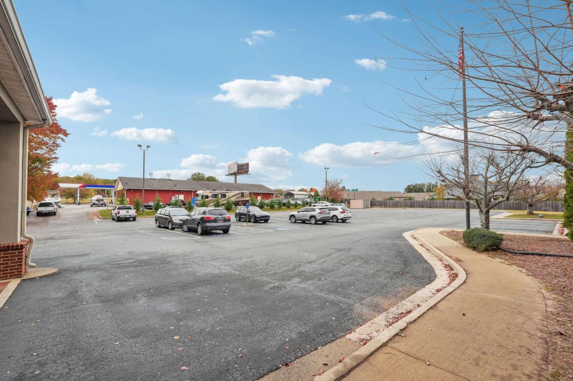 Quality Inn & Suites Dawsonville Buitenkant foto