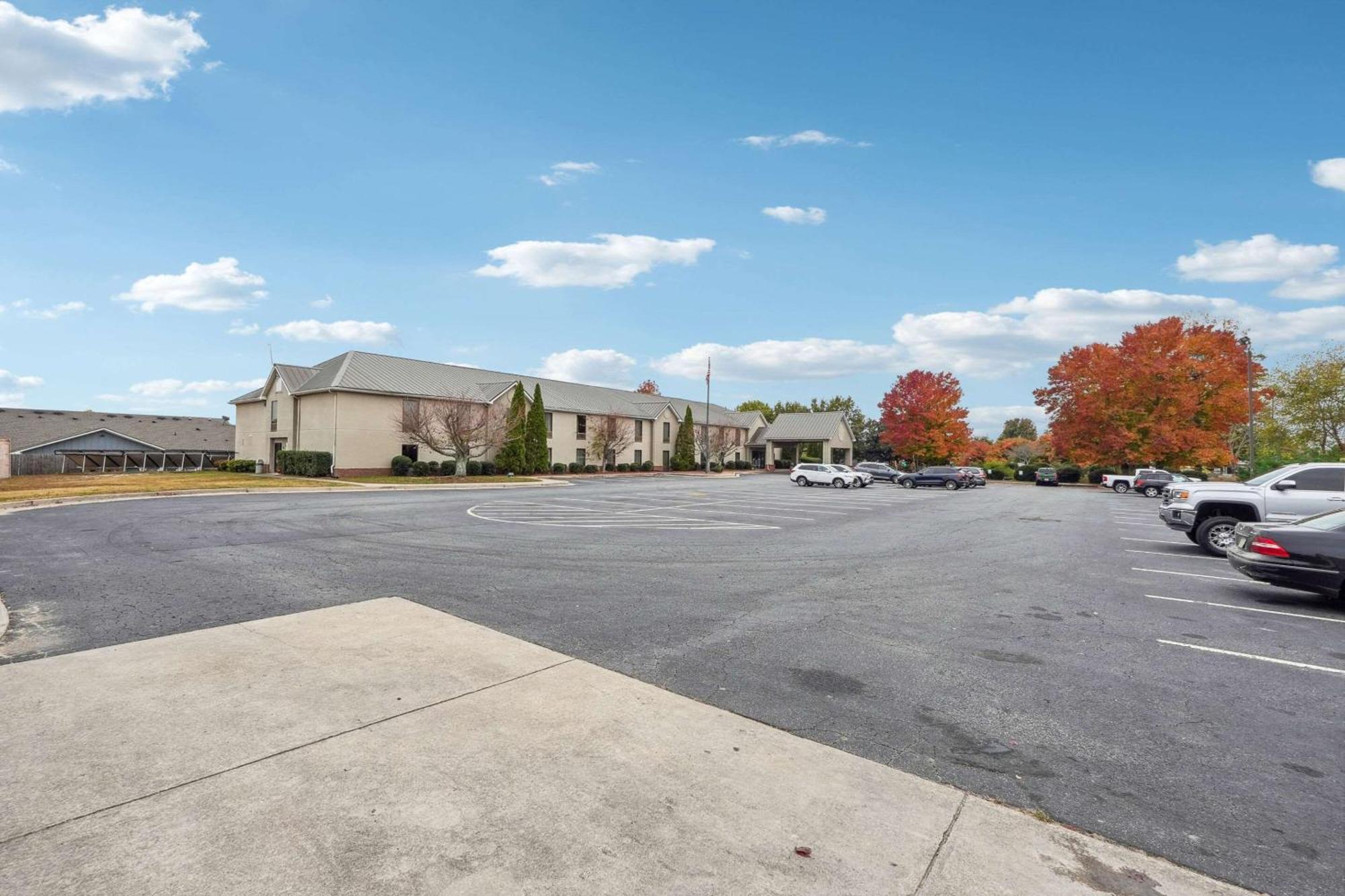 Quality Inn & Suites Dawsonville Buitenkant foto