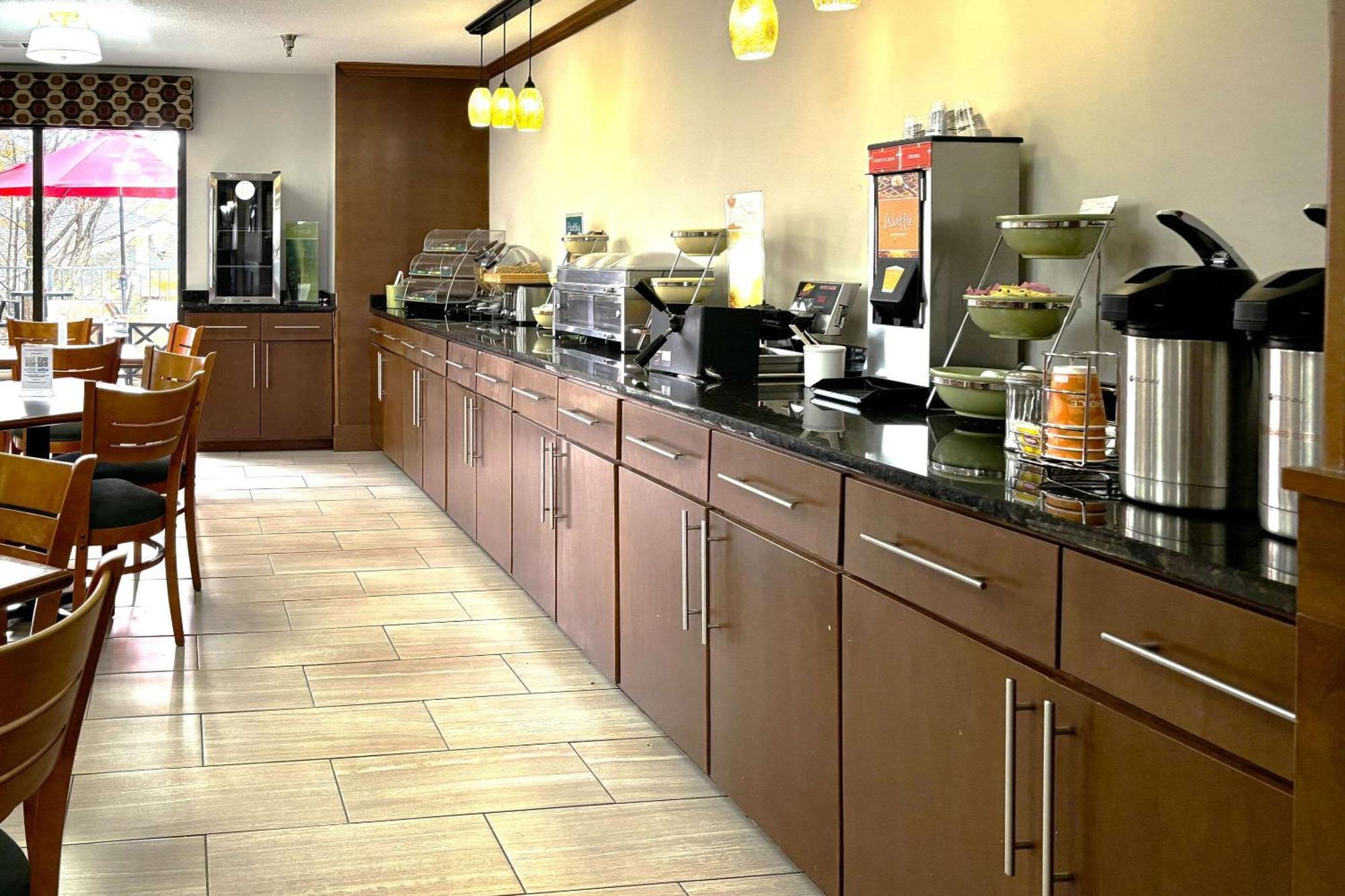 Quality Inn & Suites Dawsonville Buitenkant foto