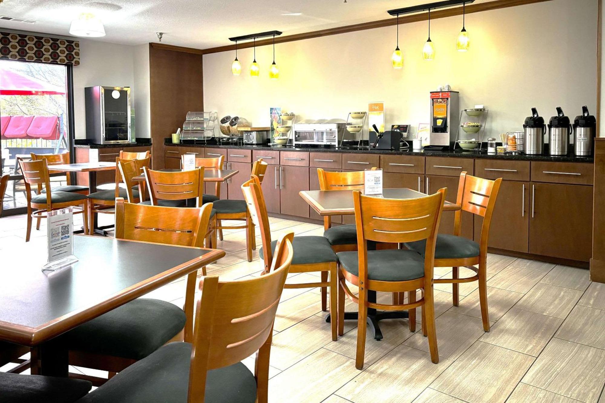 Quality Inn & Suites Dawsonville Buitenkant foto