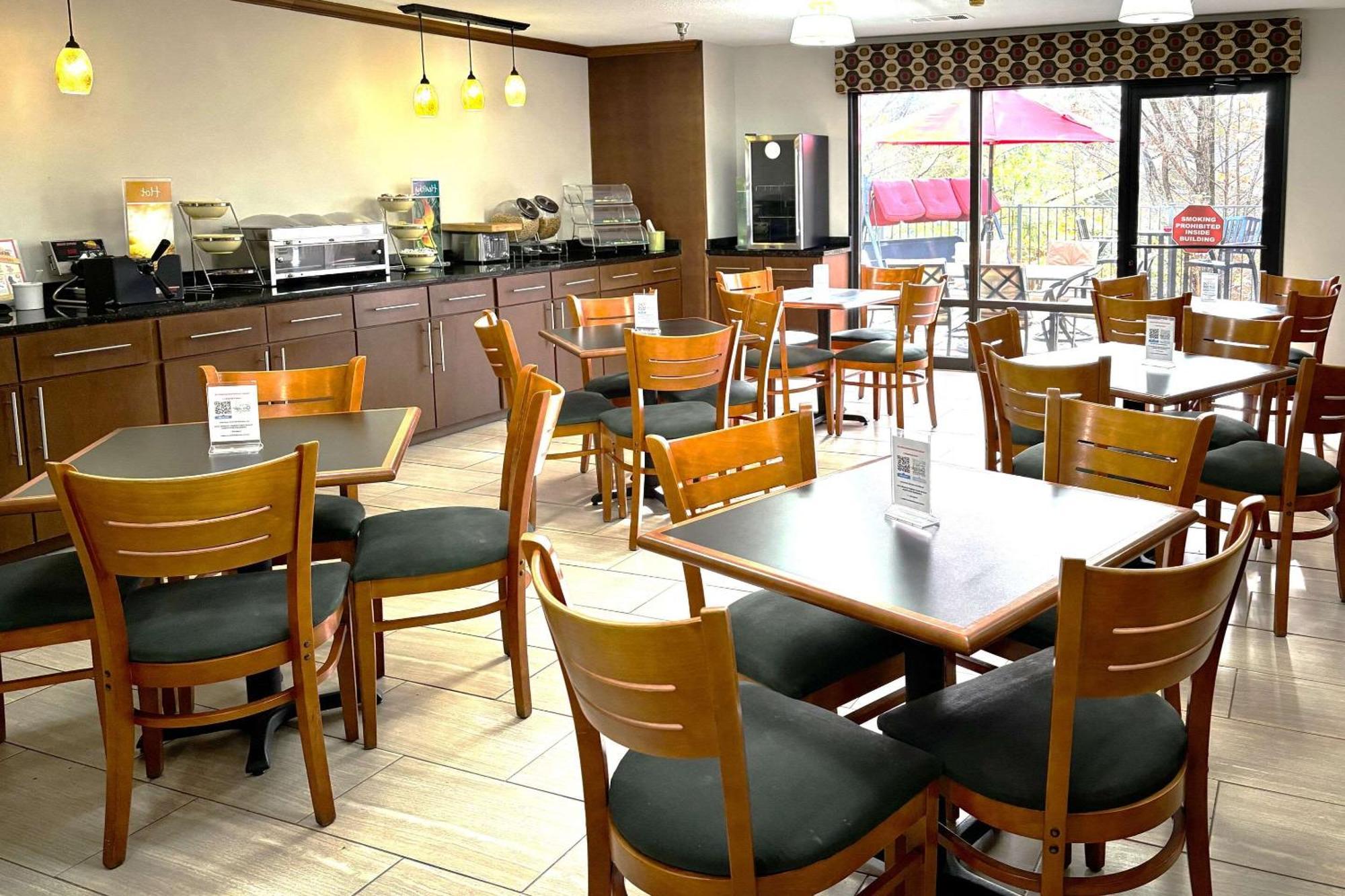 Quality Inn & Suites Dawsonville Buitenkant foto